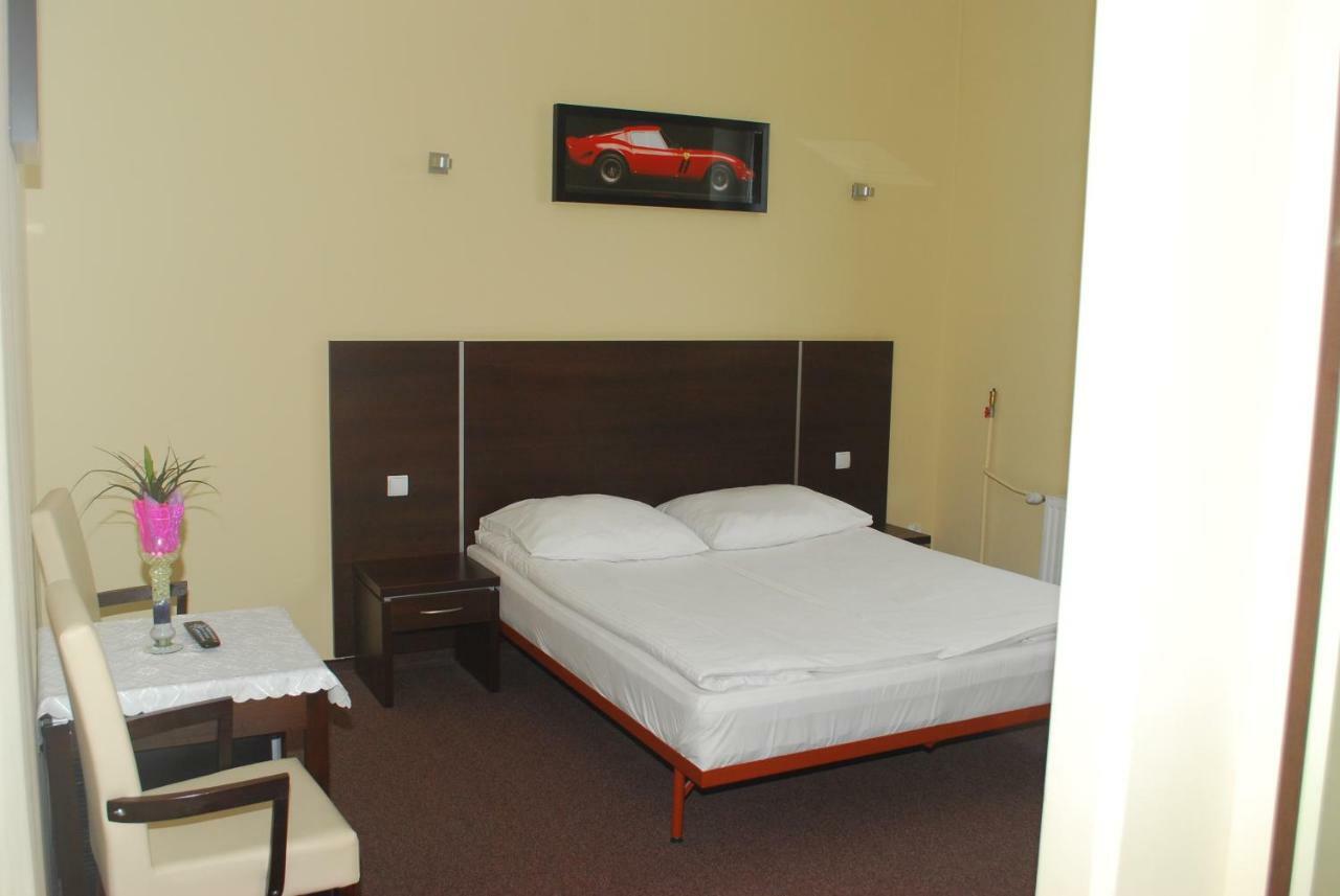 Hotel 104 Stargard Szczecinski Ruang foto