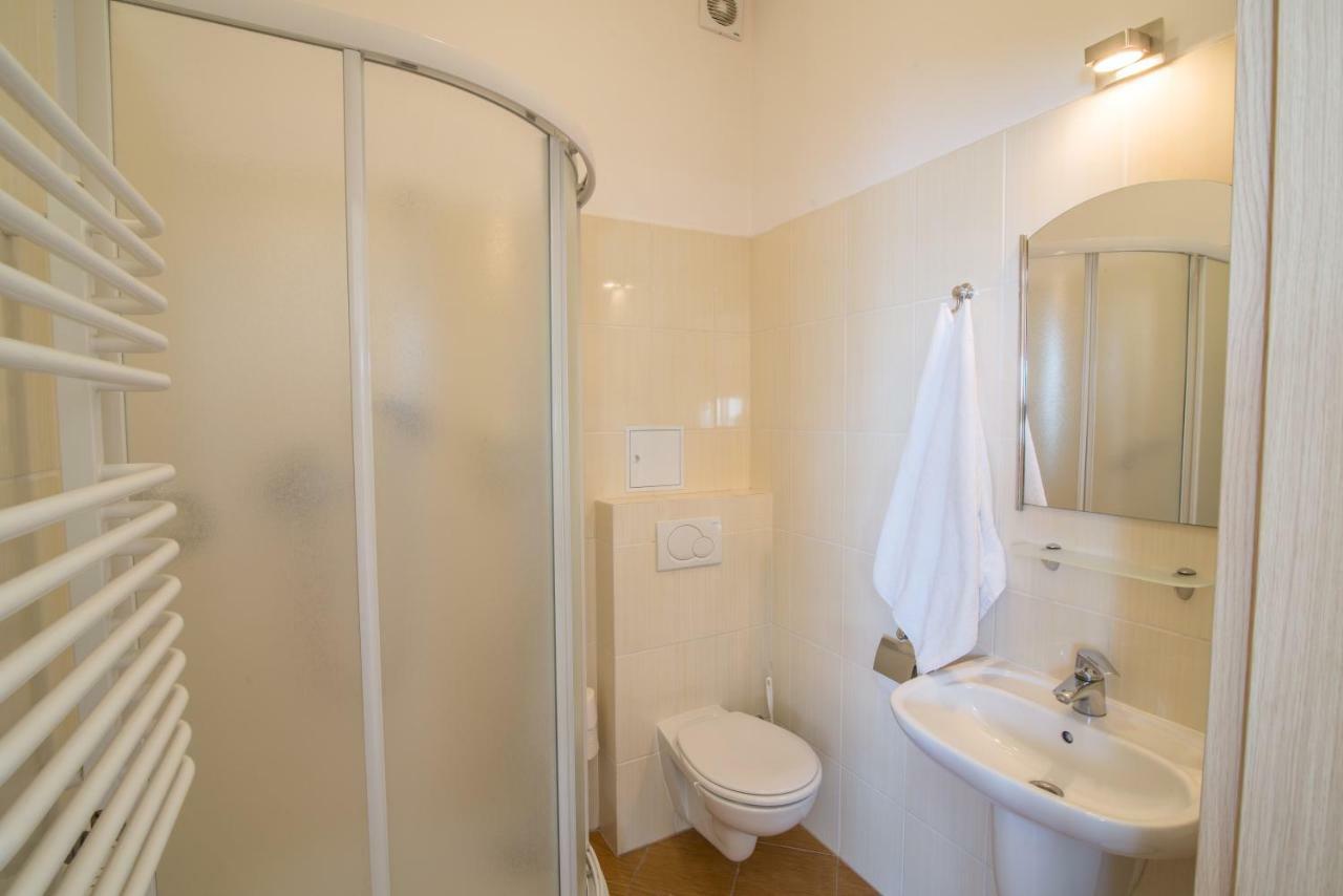 Hotel 104 Stargard Szczecinski Bagian luar foto