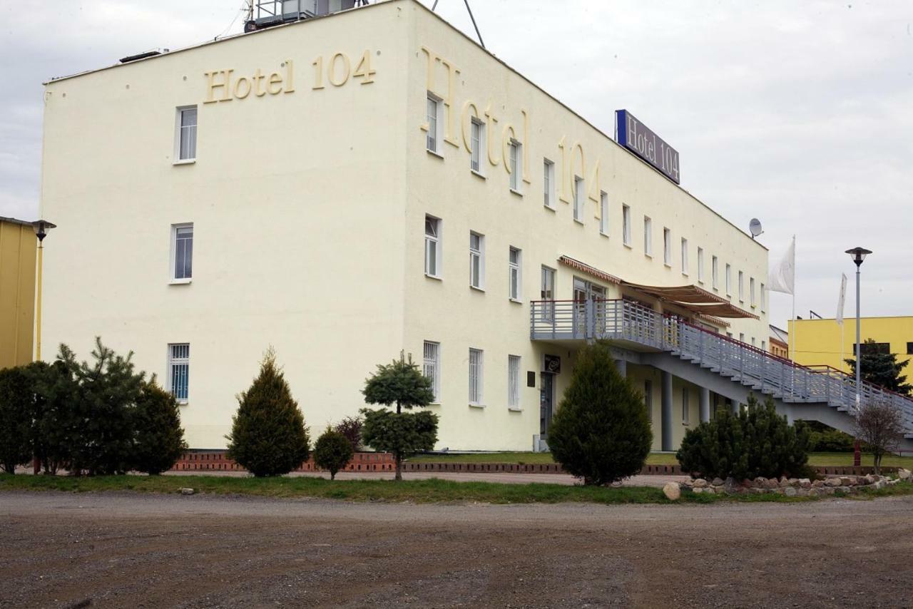 Hotel 104 Stargard Szczecinski Bagian luar foto